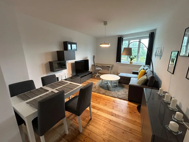 Exkl. möbl. Altbau-ETW | EBK | Balkon | nur bei vorübergehendem Wohnbedarf — photo 1